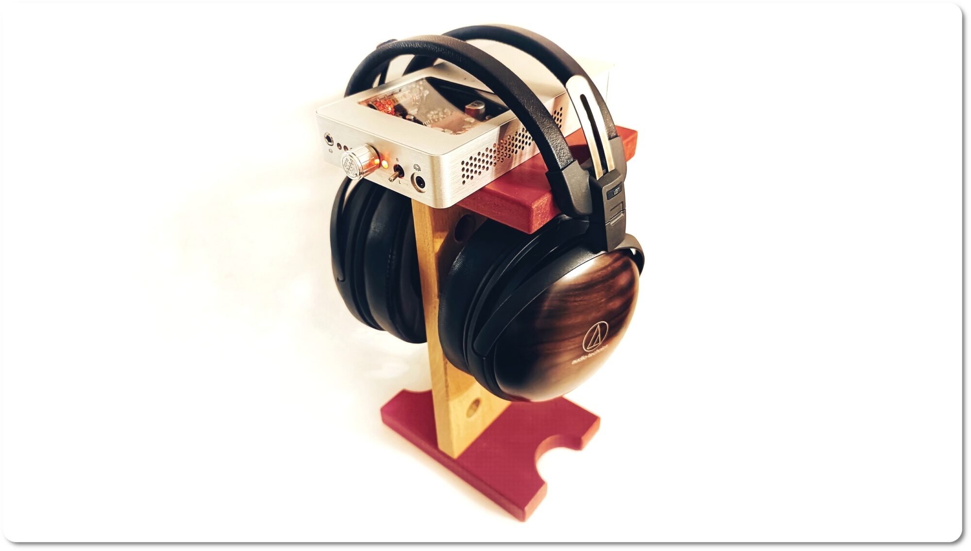Audio Technica ATH-AWKT/f на підставці для навушників з ЦАП підсилювачем 